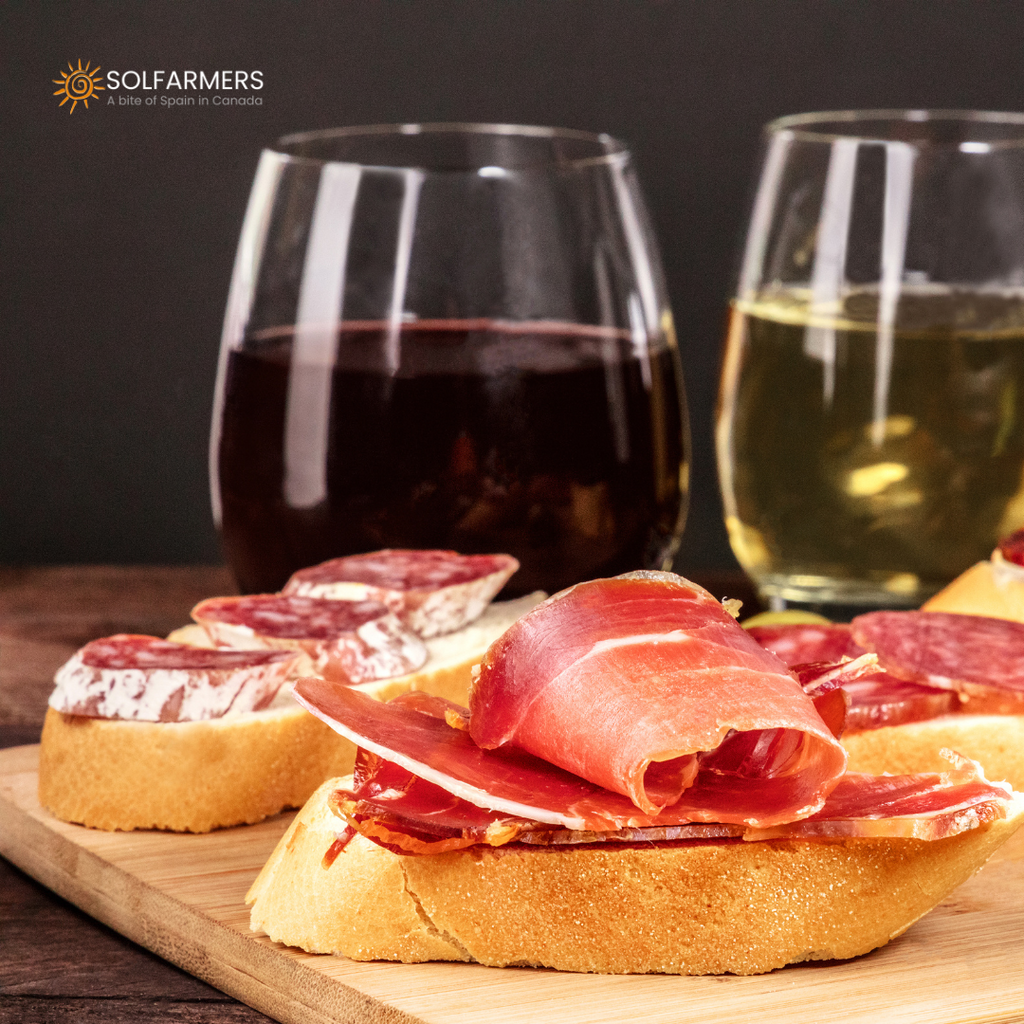 Iberian charcuterie is famous for its distinctive flavor and unparalleled quality. Among the most outstanding products are chorizo, salchichón and lomo ibérico. 