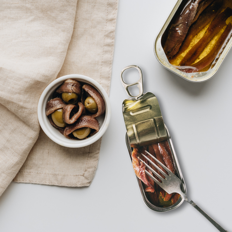 Exquisite Cantabrian anchovy fillets in olive oil from the Gold Series by Arlequín. A premium selection for the finest culinary moments.